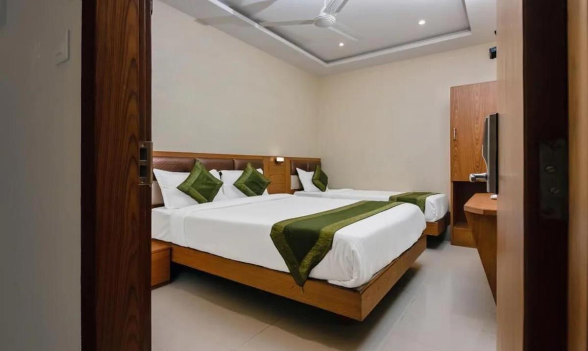 Hotel Volga Plaza Мумбаї Екстер'єр фото